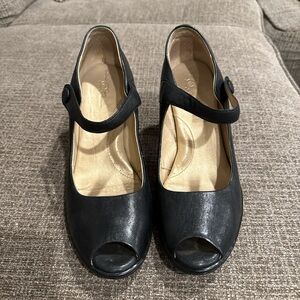 Chic Black Peep-Toe Mary Jane Heels